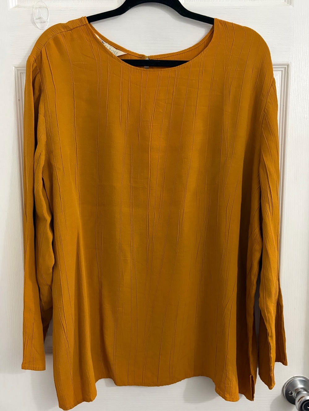 Melrose Women Mustard Long Sleeve Crewneck blouse. Size 2X $10